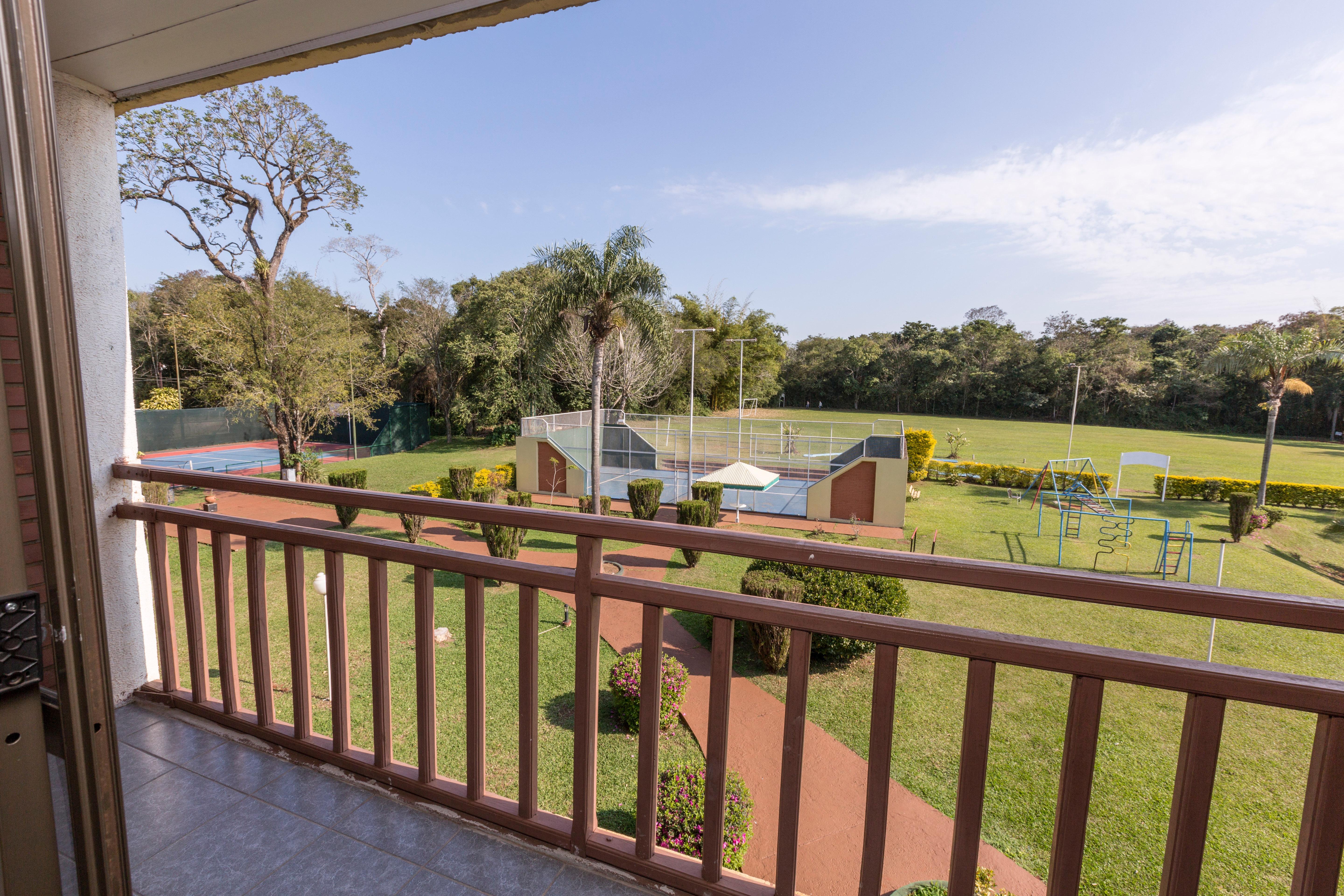 Exe Hotel Cataratas Puerto Iguazú Eksteriør billede The school's sports fields