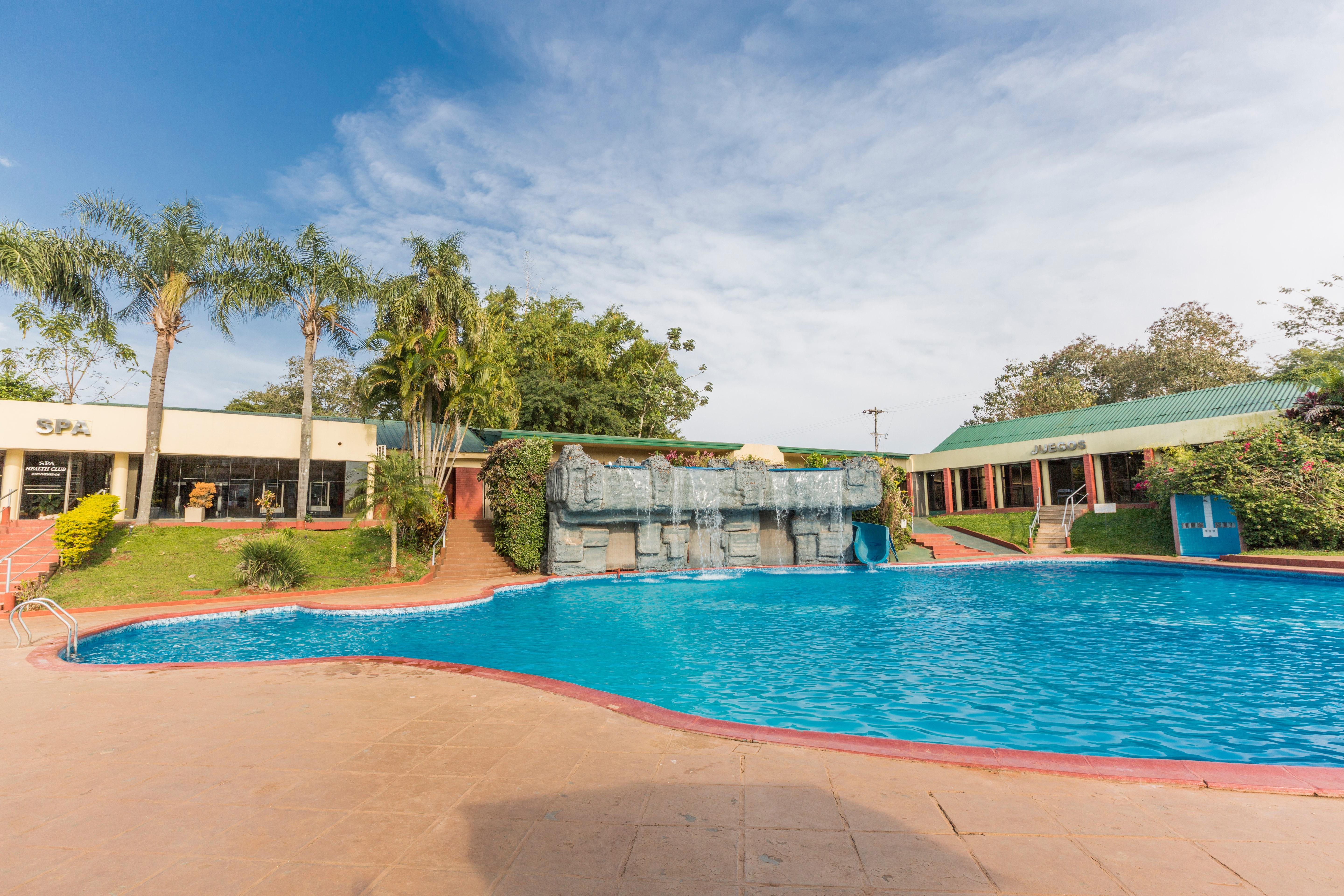 Exe Hotel Cataratas Puerto Iguazú Eksteriør billede The swimming pool at the hotel