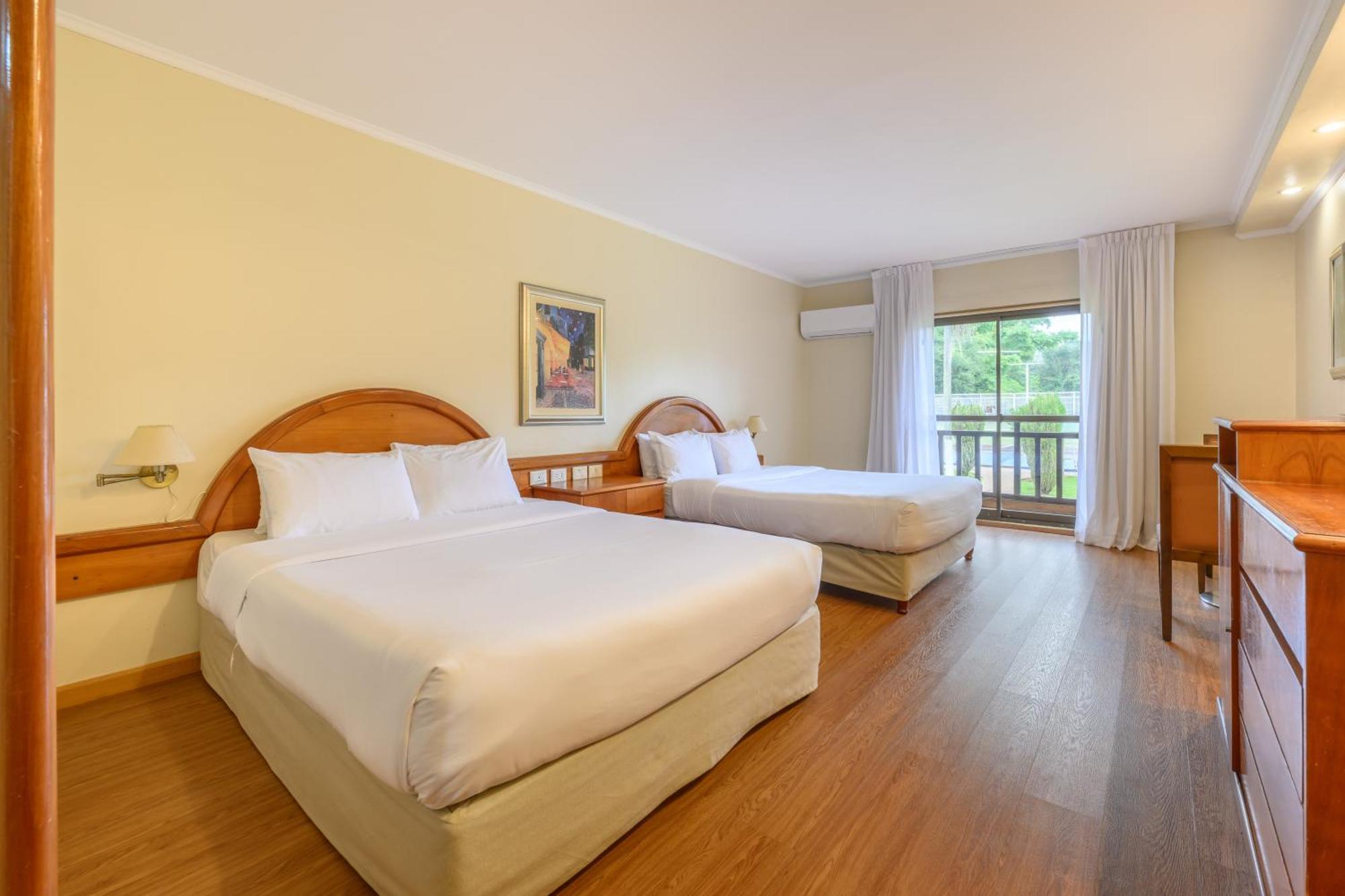 Exe Hotel Cataratas Puerto Iguazú Eksteriør billede A room at the hotel