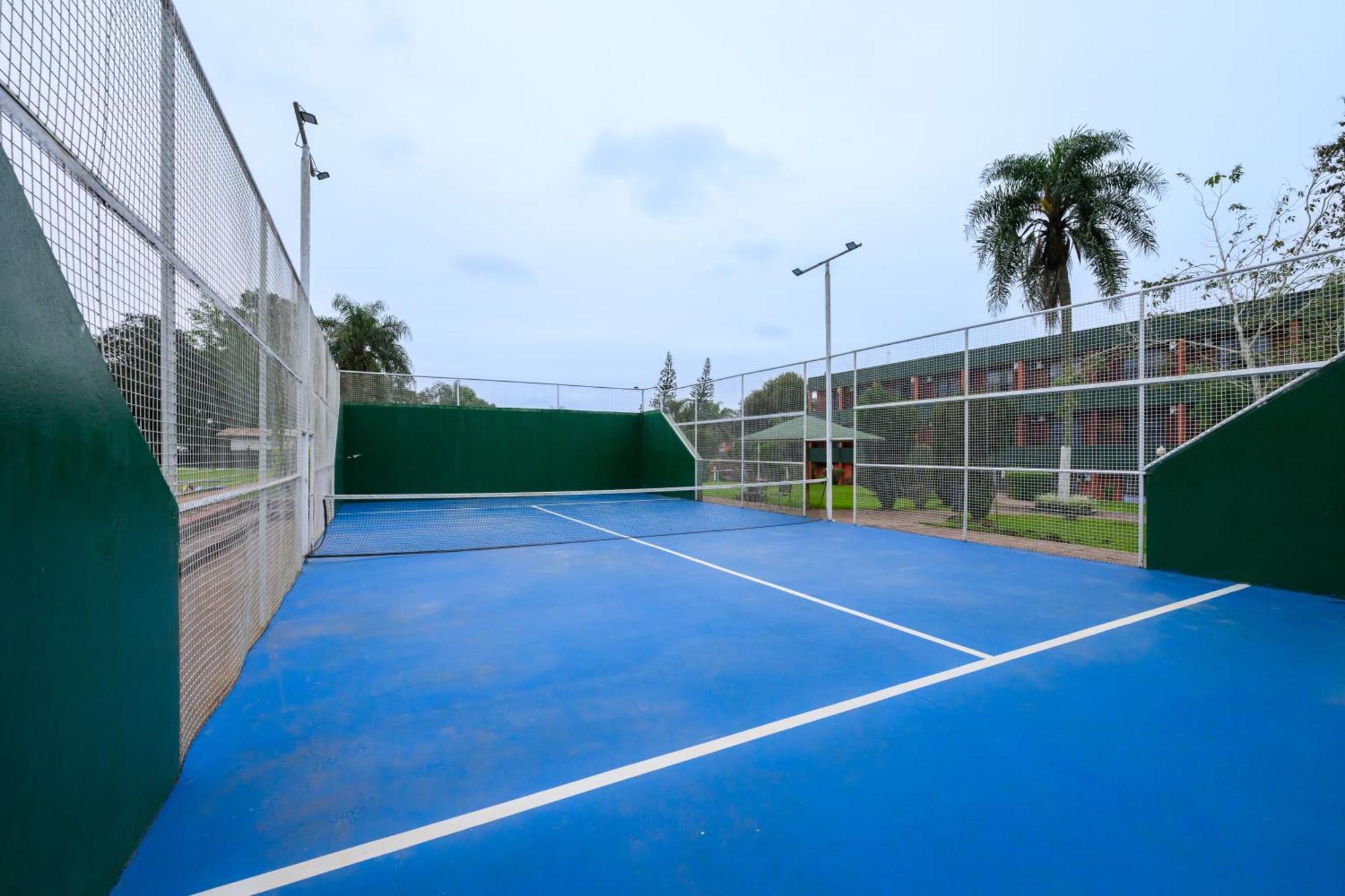 Exe Hotel Cataratas Puerto Iguazú Eksteriør billede A paddle tennis court