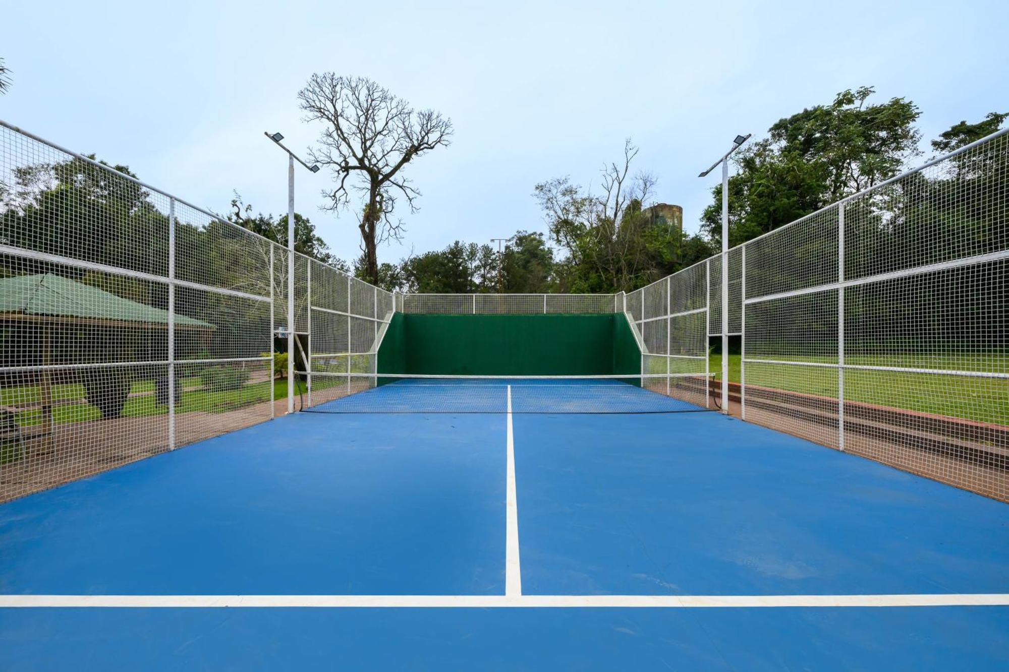 Exe Hotel Cataratas Puerto Iguazú Eksteriør billede A squash court