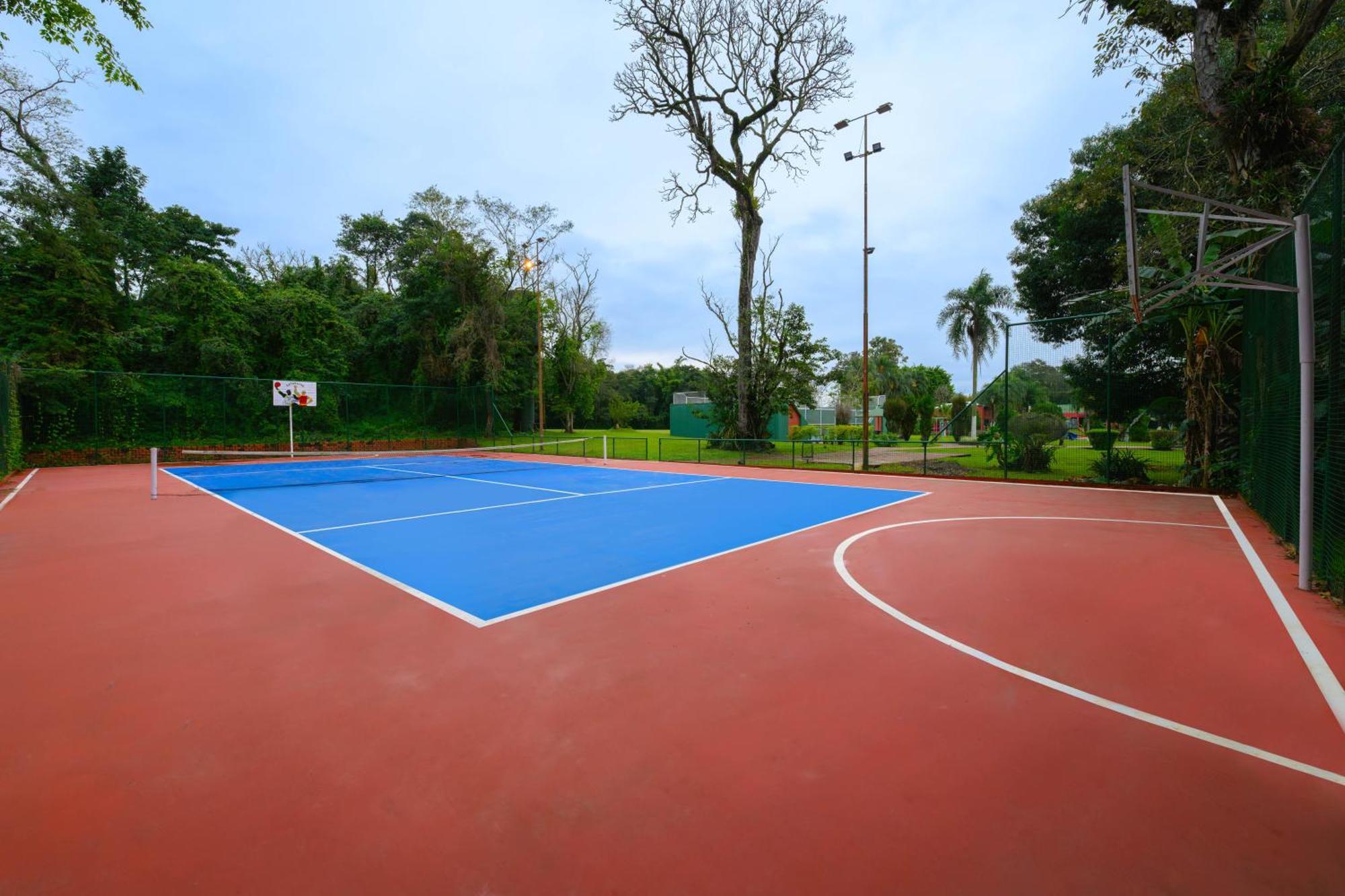 Exe Hotel Cataratas Puerto Iguazú Eksteriør billede Tennis and Basketball Courts